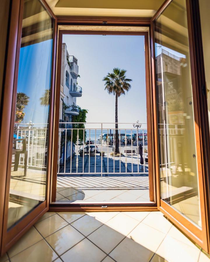 La Piazzetta Bed and Breakfast Giardini Naxos Exteriör bild