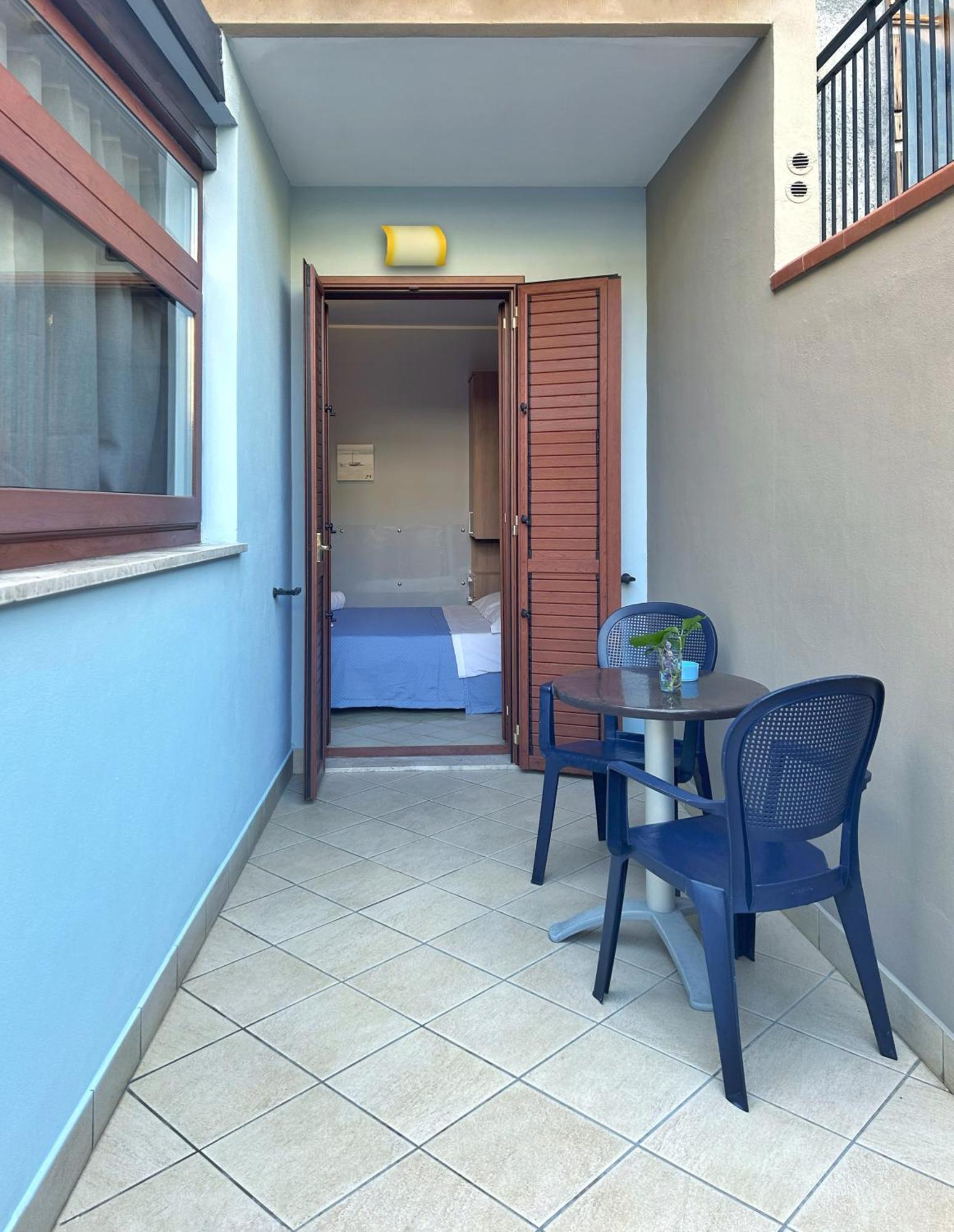 La Piazzetta Bed and Breakfast Giardini Naxos Exteriör bild