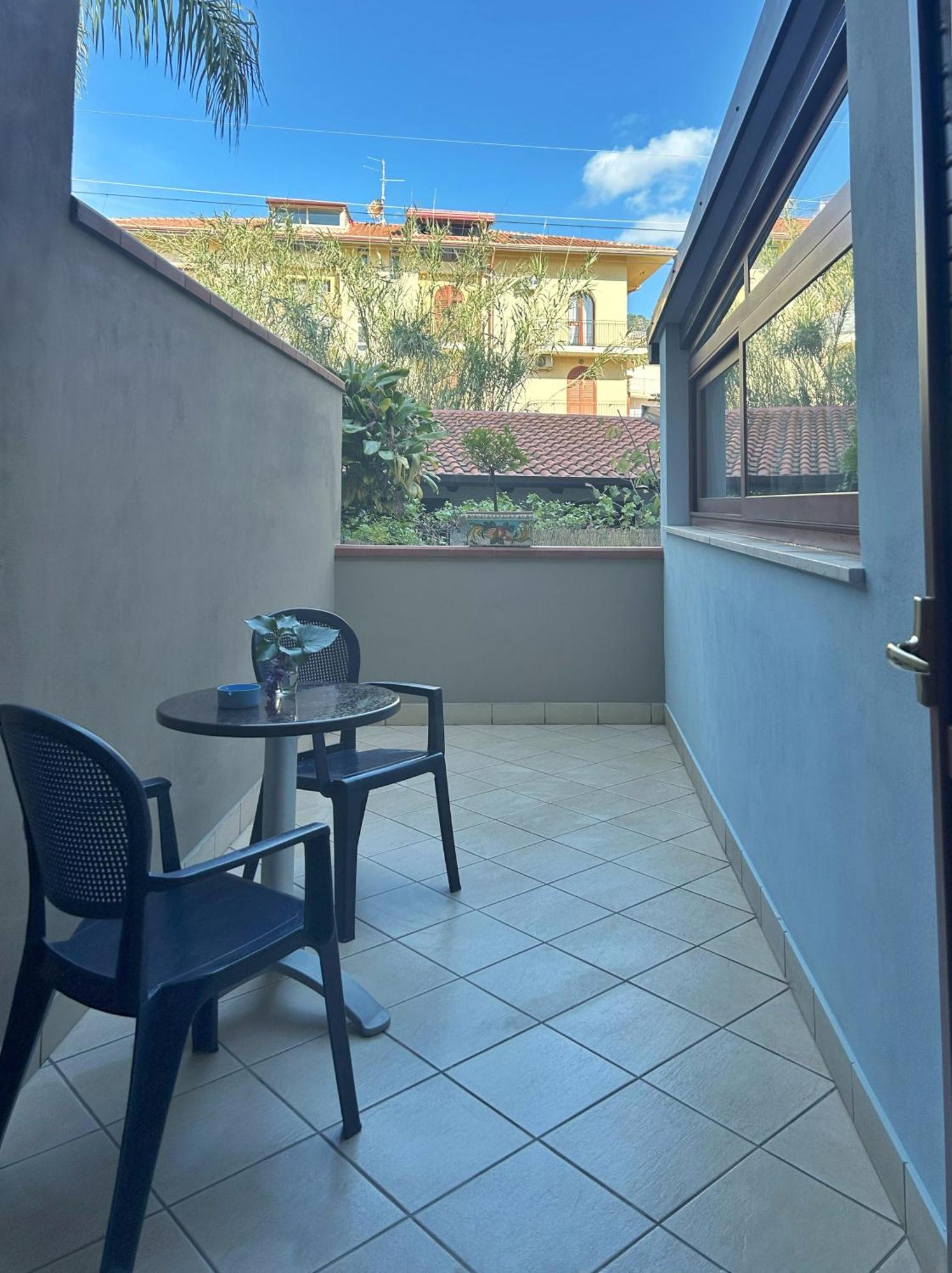 La Piazzetta Bed and Breakfast Giardini Naxos Exteriör bild