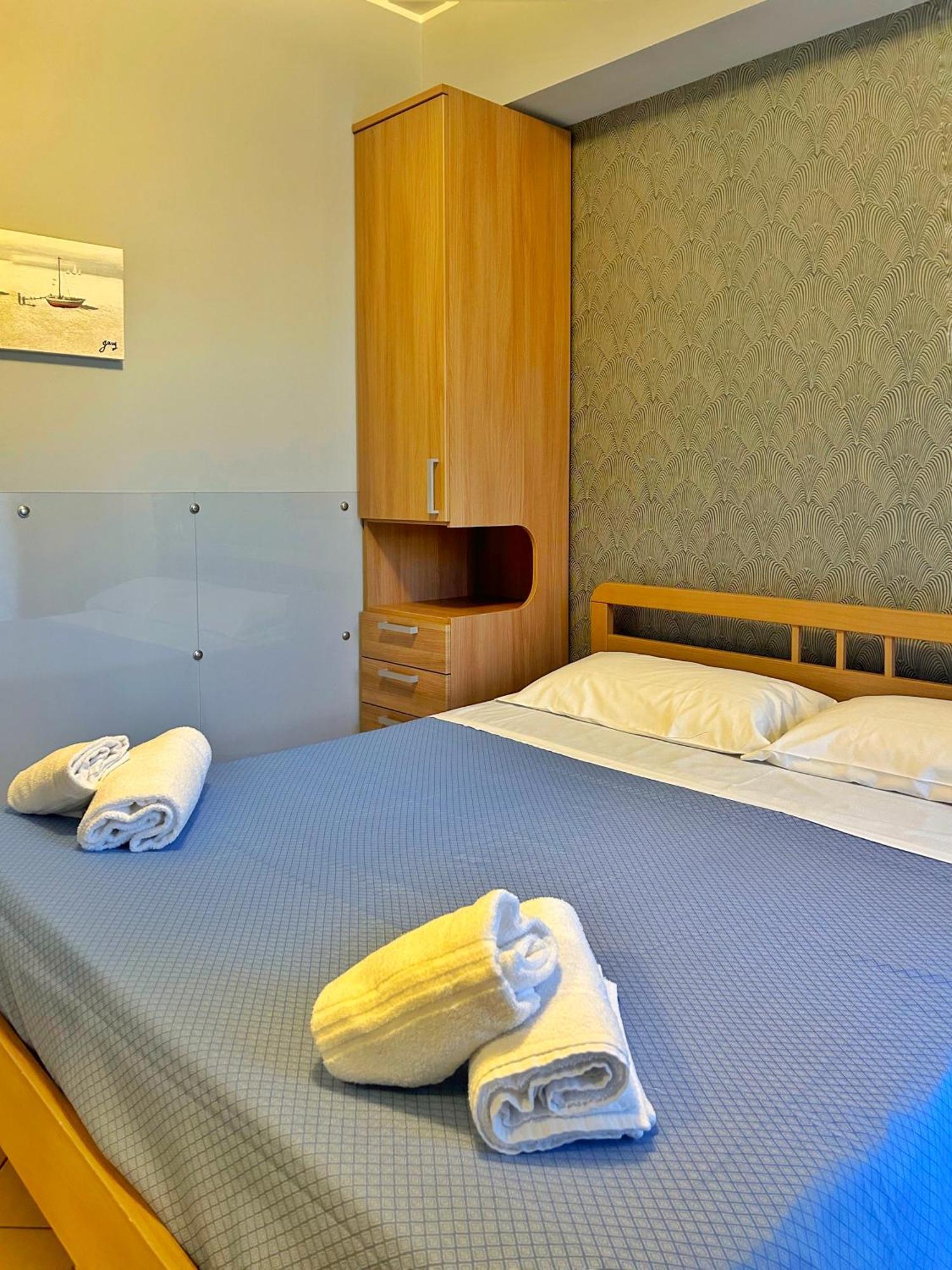 La Piazzetta Bed and Breakfast Giardini Naxos Exteriör bild