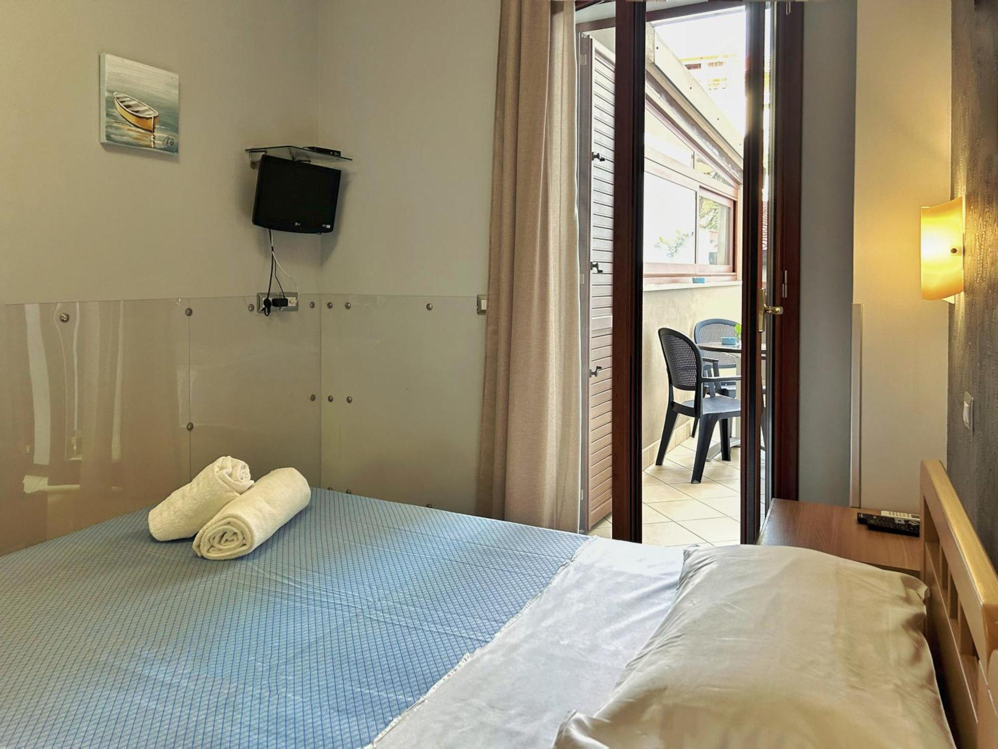 La Piazzetta Bed and Breakfast Giardini Naxos Exteriör bild