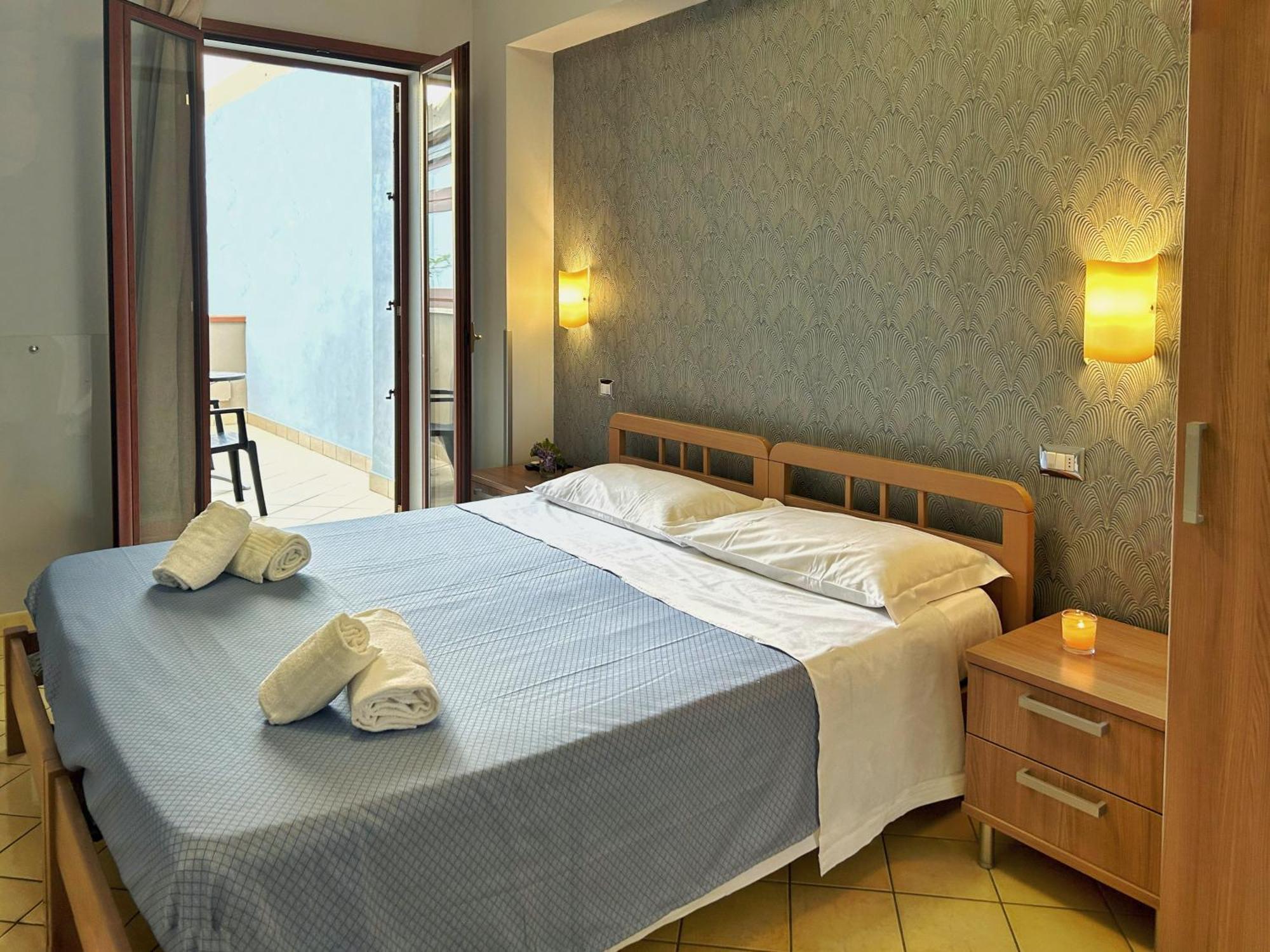 La Piazzetta Bed and Breakfast Giardini Naxos Exteriör bild