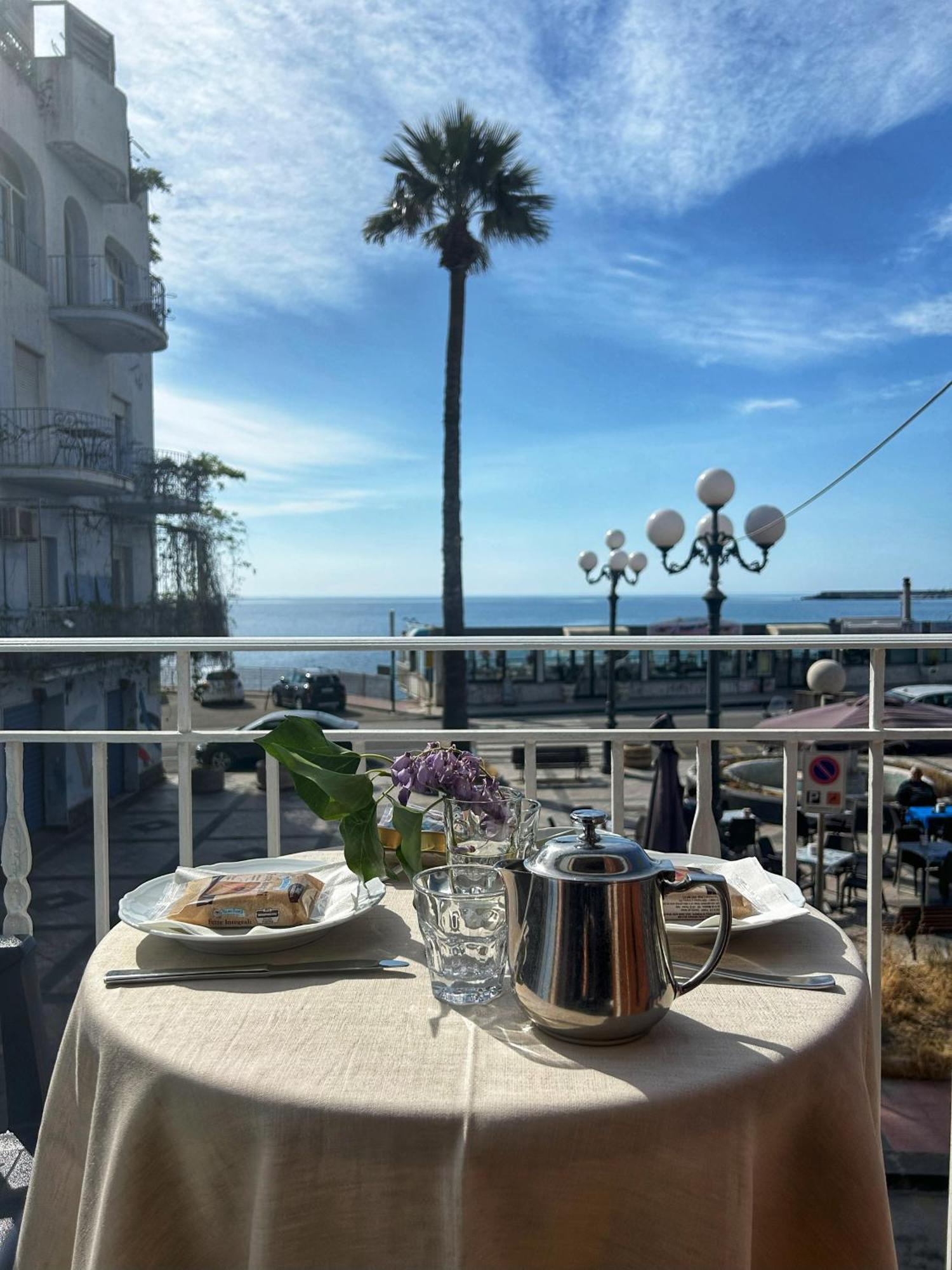 La Piazzetta Bed and Breakfast Giardini Naxos Exteriör bild