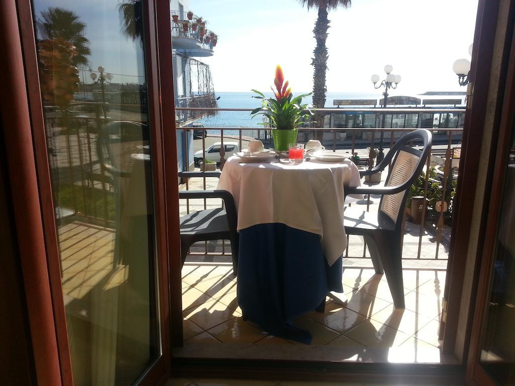 La Piazzetta Bed and Breakfast Giardini Naxos Exteriör bild