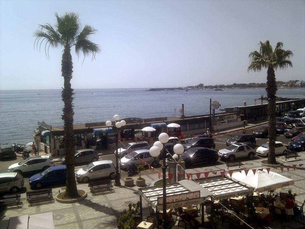 La Piazzetta Bed and Breakfast Giardini Naxos Exteriör bild